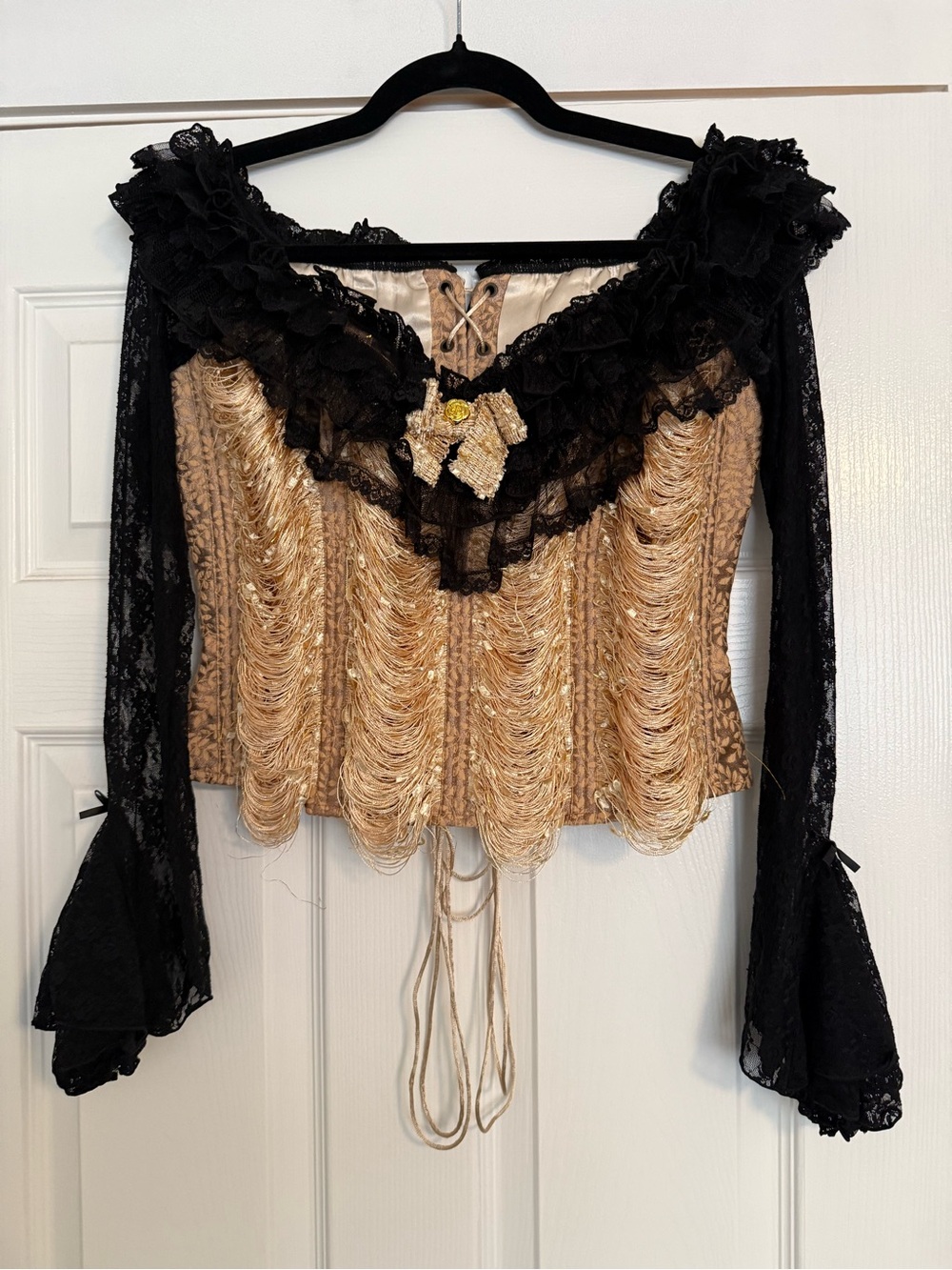 Elegant Black Lace Tiered Long-Sleeve Dress with Gold Bodice - Picture 3 of 10